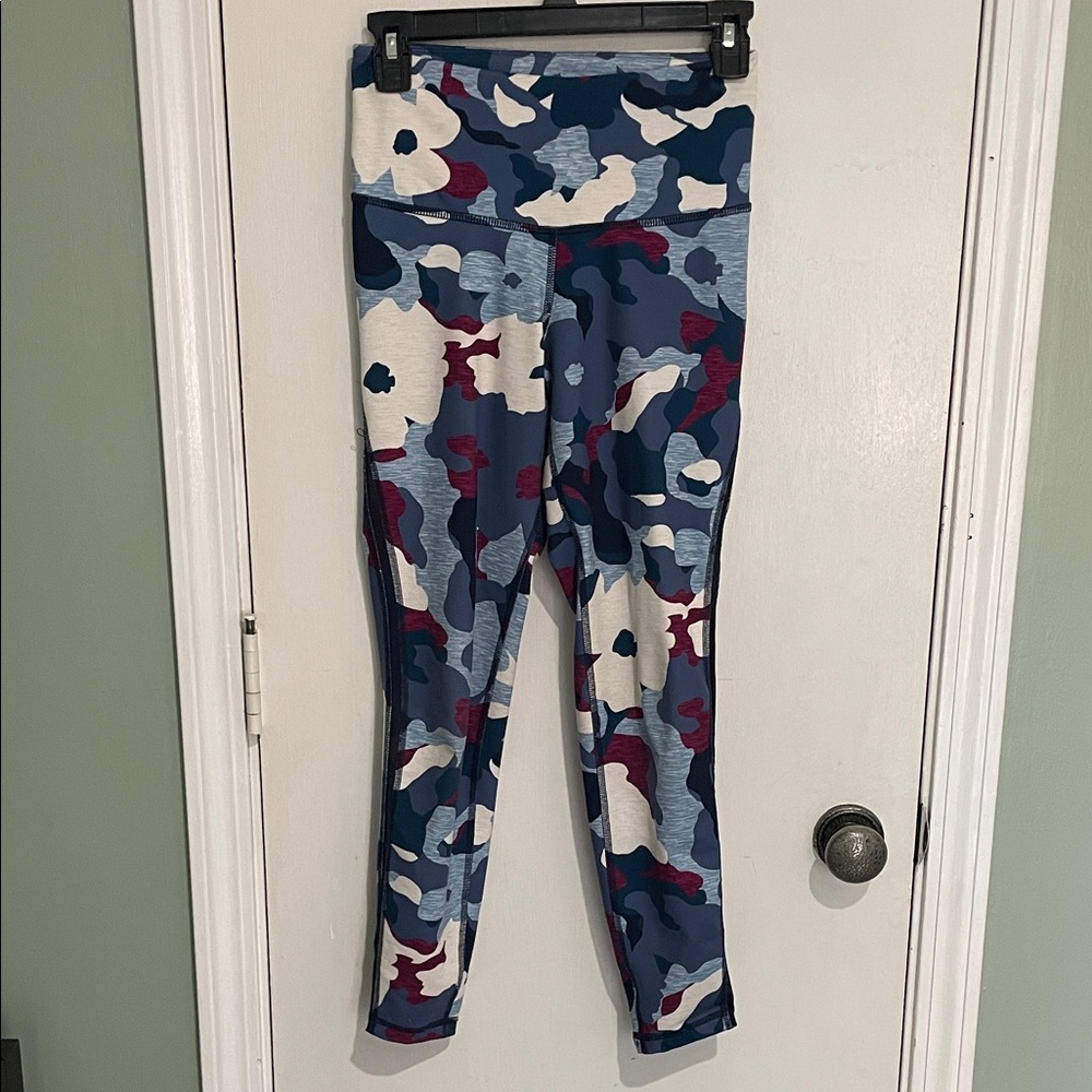Old Navy women’s go-dry leggings-blue floral print